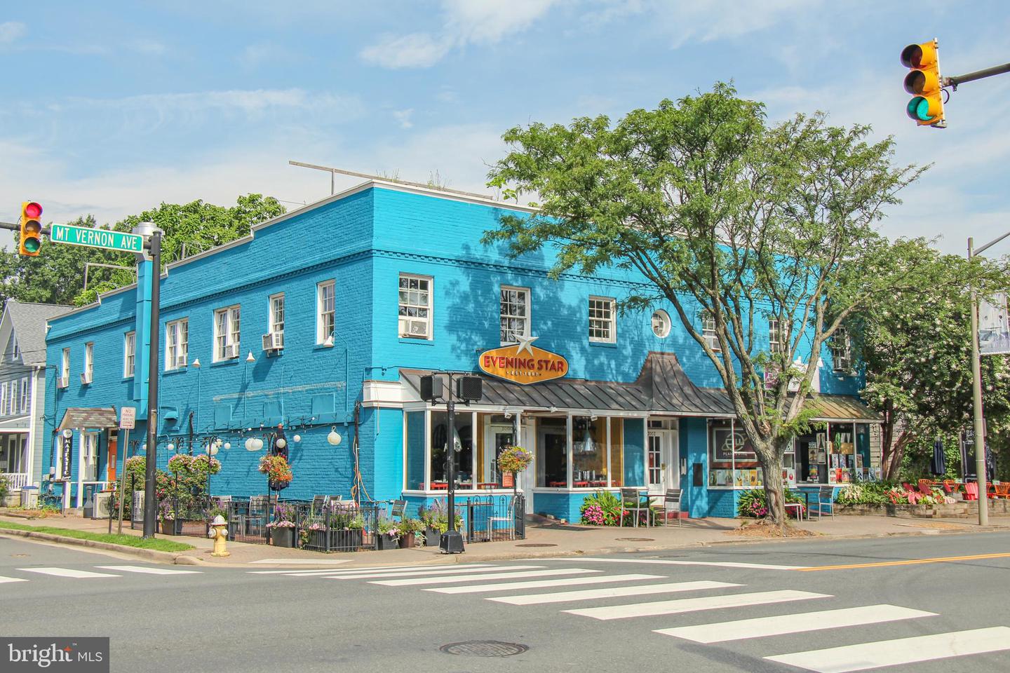 202 LAVERNE AVE, ALEXANDRIA, Virginia 22305, 2 Bedrooms Bedrooms, ,2 BathroomsBathrooms,Residential,For sale,202 LAVERNE AVE,VAAX2038778 MLS # VAAX2038778