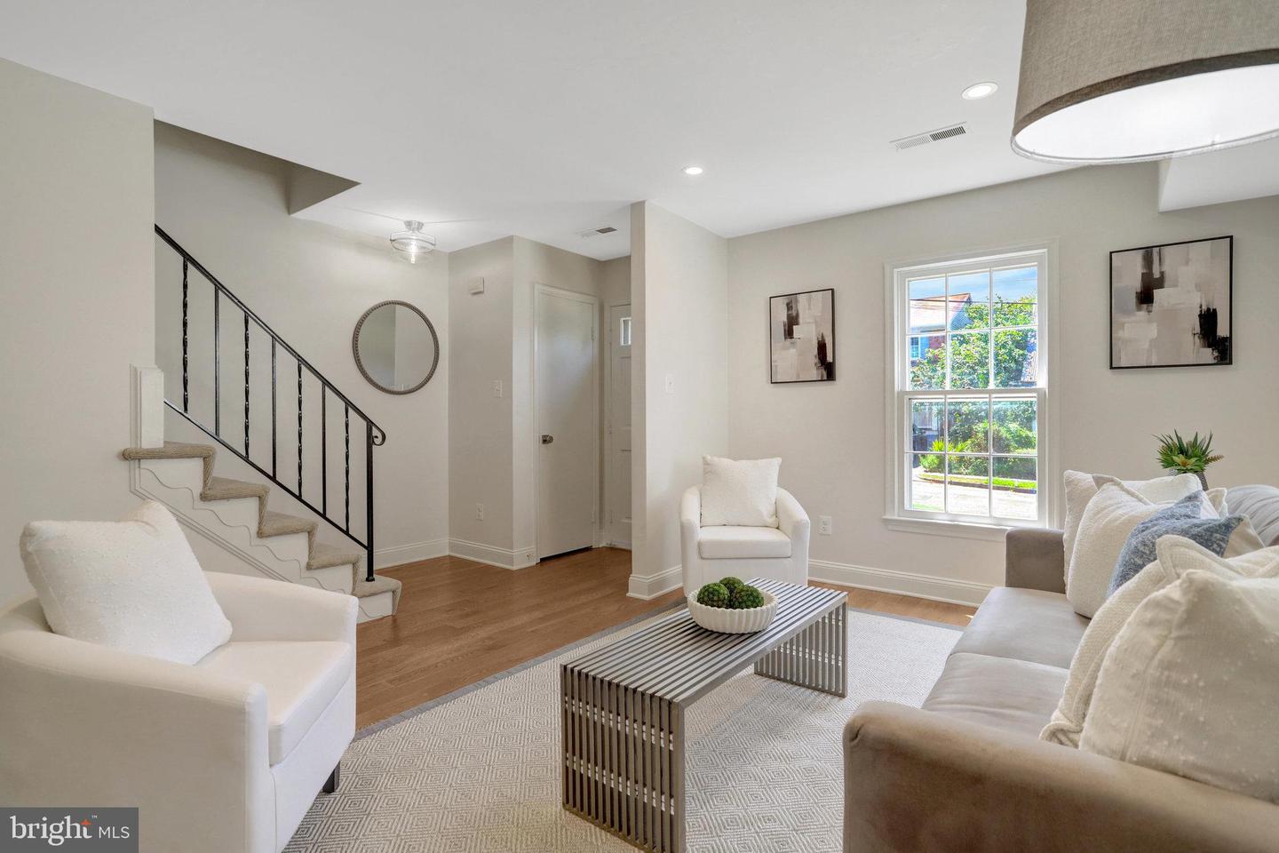 202 LAVERNE AVE, ALEXANDRIA, Virginia 22305, 2 Bedrooms Bedrooms, ,2 BathroomsBathrooms,Residential,For sale,202 LAVERNE AVE,VAAX2038778 MLS # VAAX2038778