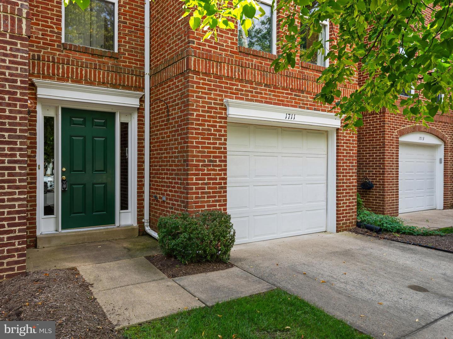 1711 BLUE FLINT CT, RESTON, Virginia 20190, 3 Bedrooms Bedrooms, ,3 BathroomsBathrooms,Residential,For sale,1711 BLUE FLINT CT,VAFX2209746 MLS # VAFX2209746