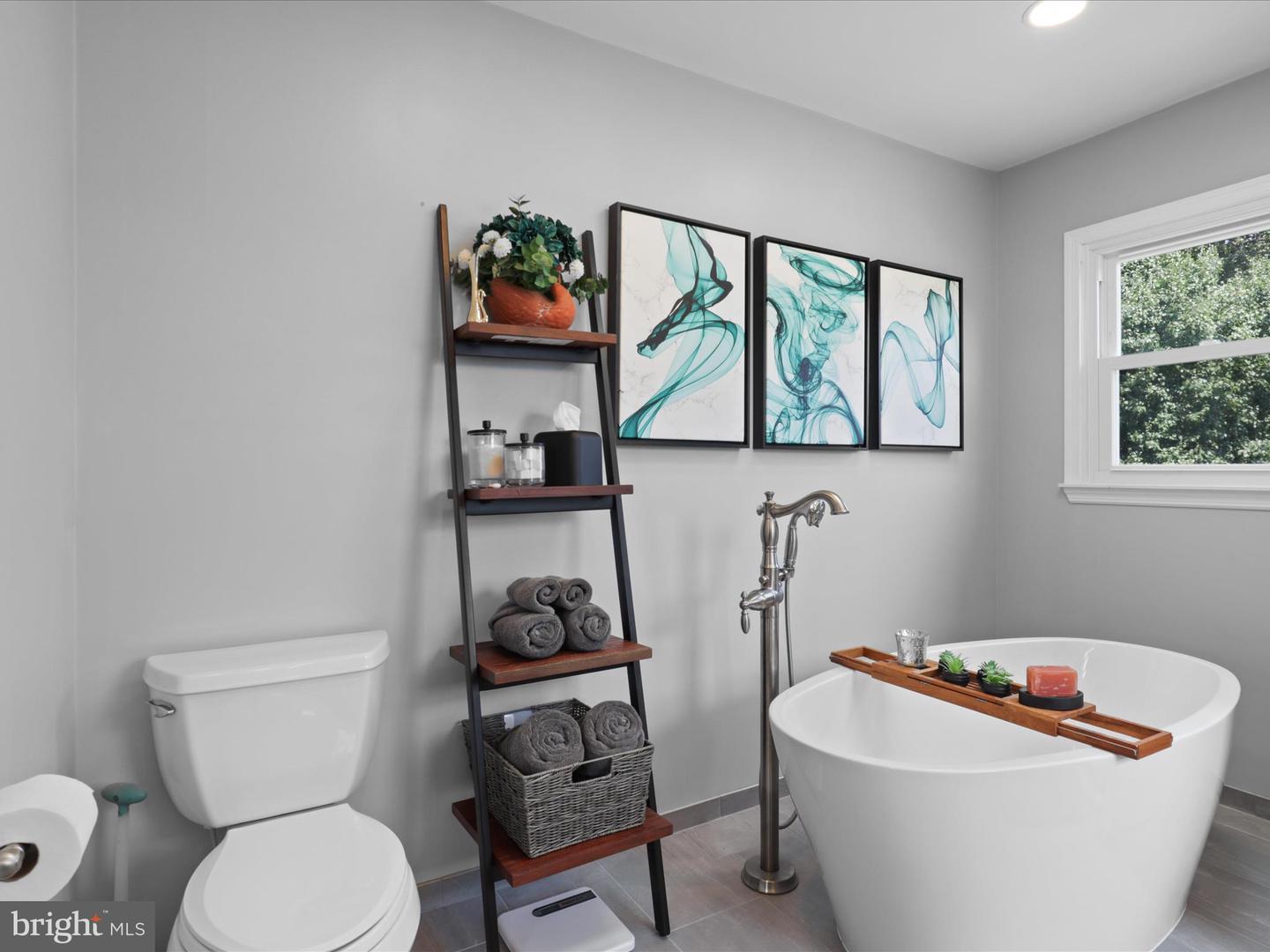 216 CATOCTIN CIR NE, LEESBURG, Virginia 20176, 3 Bedrooms Bedrooms, ,2 BathroomsBathrooms,Residential,For sale,216 CATOCTIN CIR NE,VALO2090518 MLS # VALO2090518
