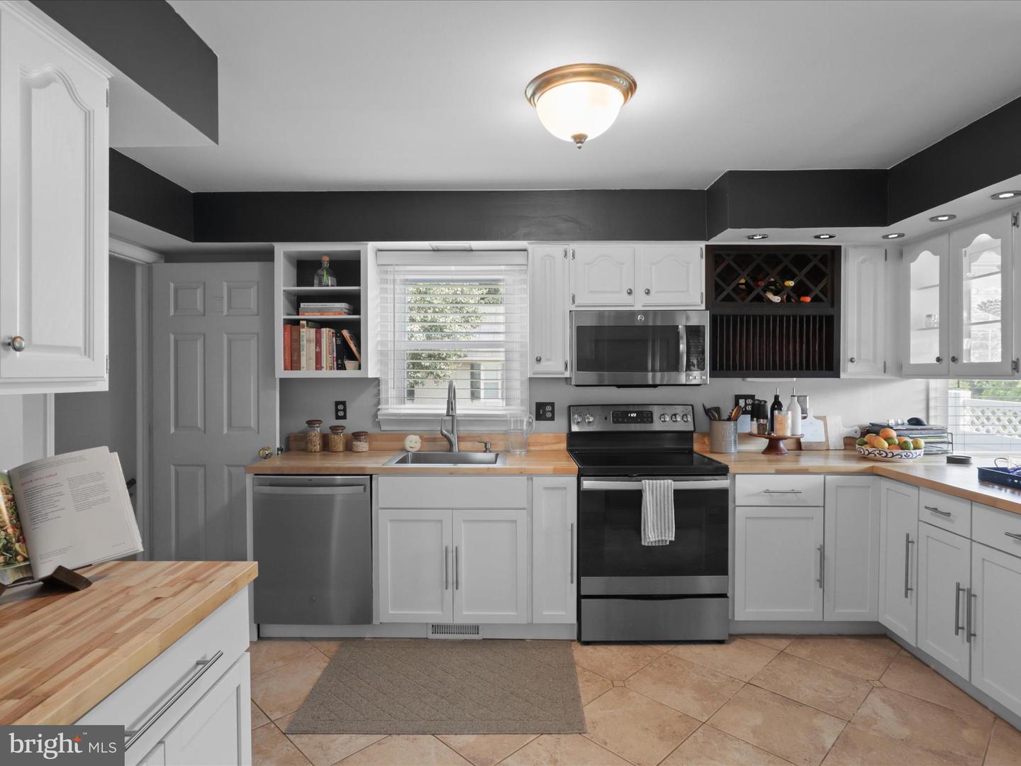 216 CATOCTIN CIR NE, LEESBURG, Virginia 20176, 3 Bedrooms Bedrooms, ,2 BathroomsBathrooms,Residential,For sale,216 CATOCTIN CIR NE,VALO2090518 MLS # VALO2090518