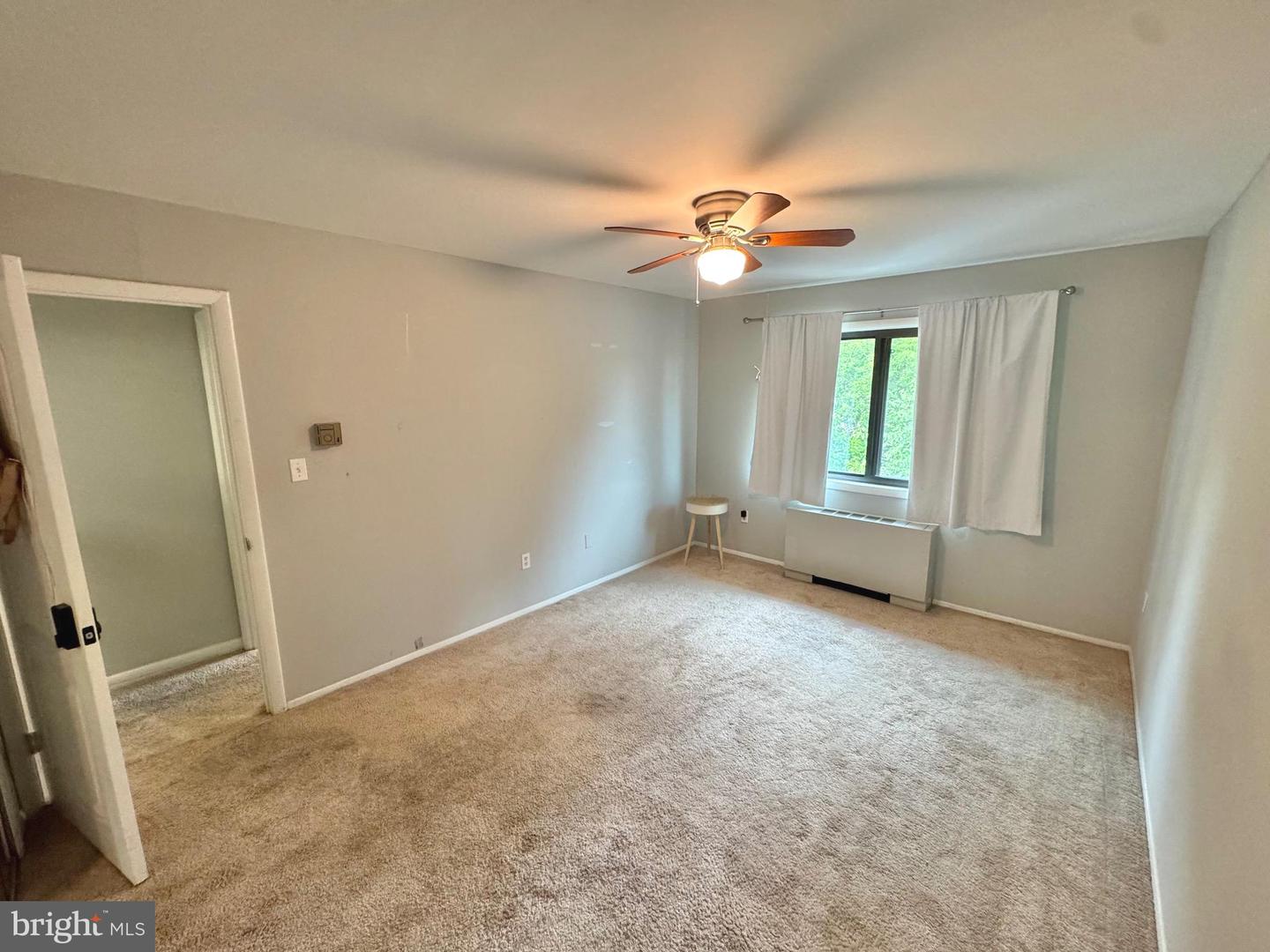 1506 S GEORGE MASON DR #22, ARLINGTON, Virginia 22204, 2 Bedrooms Bedrooms, 6 Rooms Rooms,1 BathroomBathrooms,Residential,For sale,1506 S GEORGE MASON DR #22,VAAR2059022 MLS # VAAR2059022