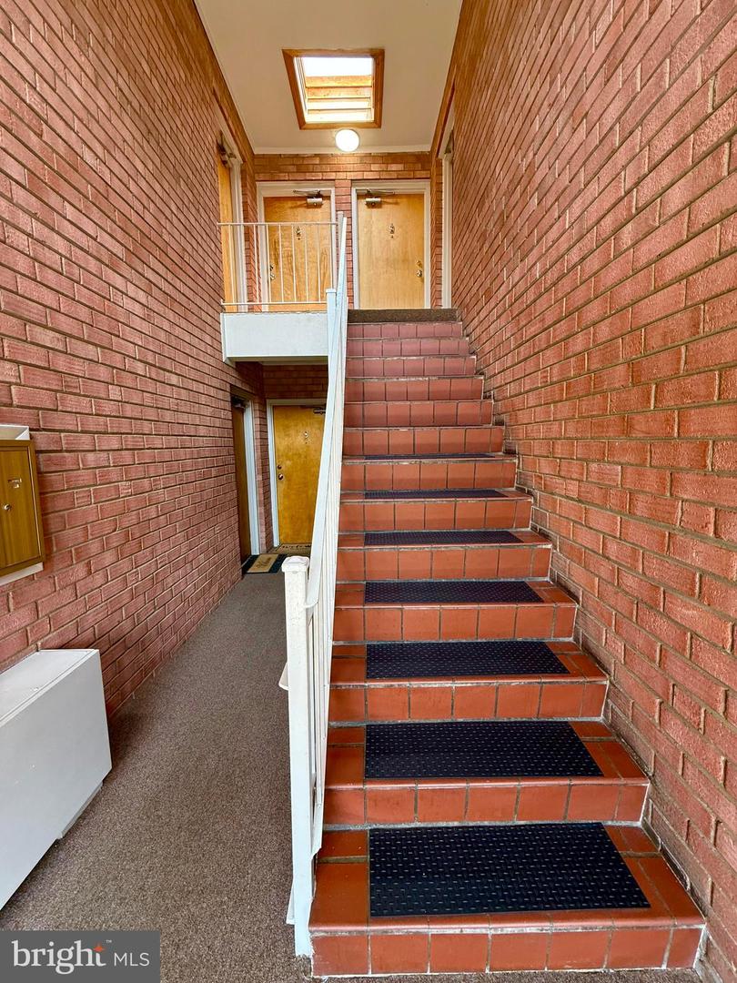 1506 S GEORGE MASON DR #22, ARLINGTON, Virginia 22204, 2 Bedrooms Bedrooms, 6 Rooms Rooms,1 BathroomBathrooms,Residential,For sale,1506 S GEORGE MASON DR #22,VAAR2059022 MLS # VAAR2059022