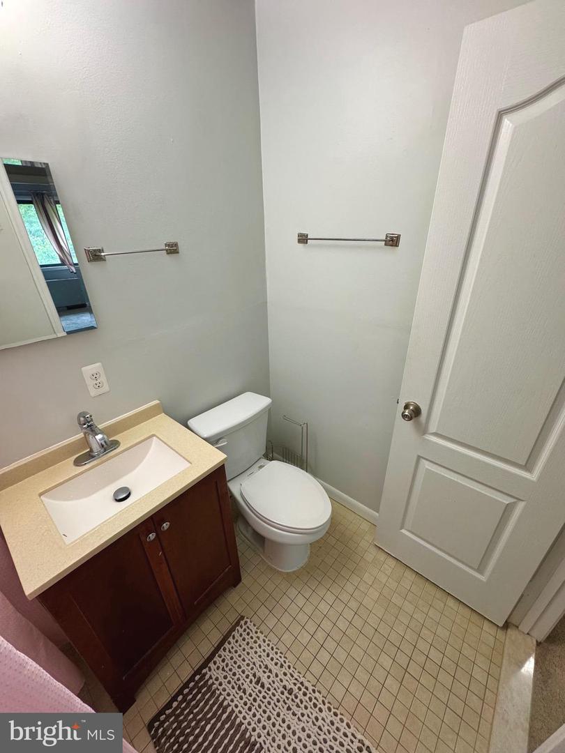 1506 S GEORGE MASON DR #22, ARLINGTON, Virginia 22204, 2 Bedrooms Bedrooms, 6 Rooms Rooms,1 BathroomBathrooms,Residential,For sale,1506 S GEORGE MASON DR #22,VAAR2059022 MLS # VAAR2059022
