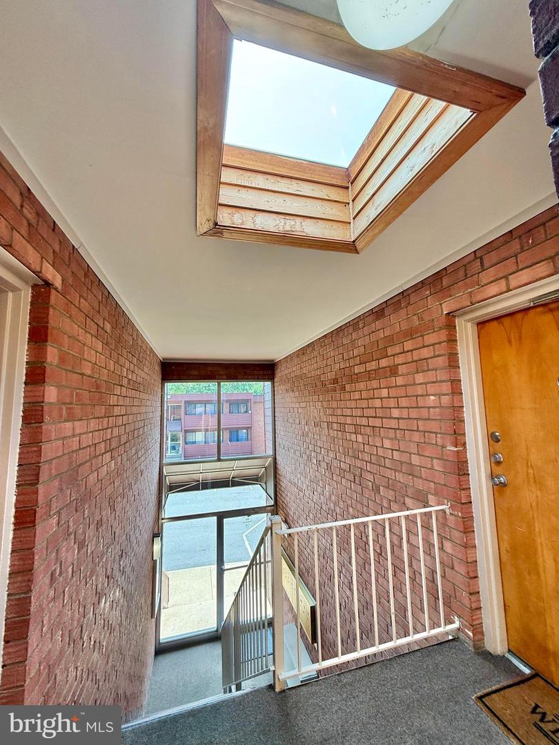 1506 S GEORGE MASON DR #22, ARLINGTON, Virginia 22204, 2 Bedrooms Bedrooms, 6 Rooms Rooms,1 BathroomBathrooms,Residential,For sale,1506 S GEORGE MASON DR #22,VAAR2059022 MLS # VAAR2059022