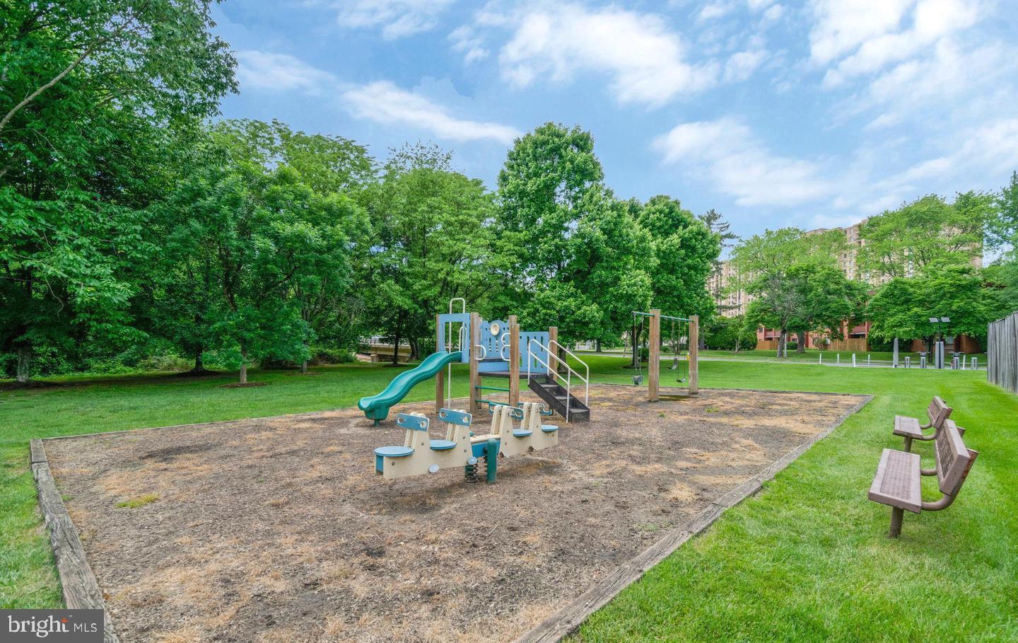1506 S GEORGE MASON DR #22, ARLINGTON, Virginia 22204, 2 Bedrooms Bedrooms, 6 Rooms Rooms,1 BathroomBathrooms,Residential,For sale,1506 S GEORGE MASON DR #22,VAAR2059022 MLS # VAAR2059022