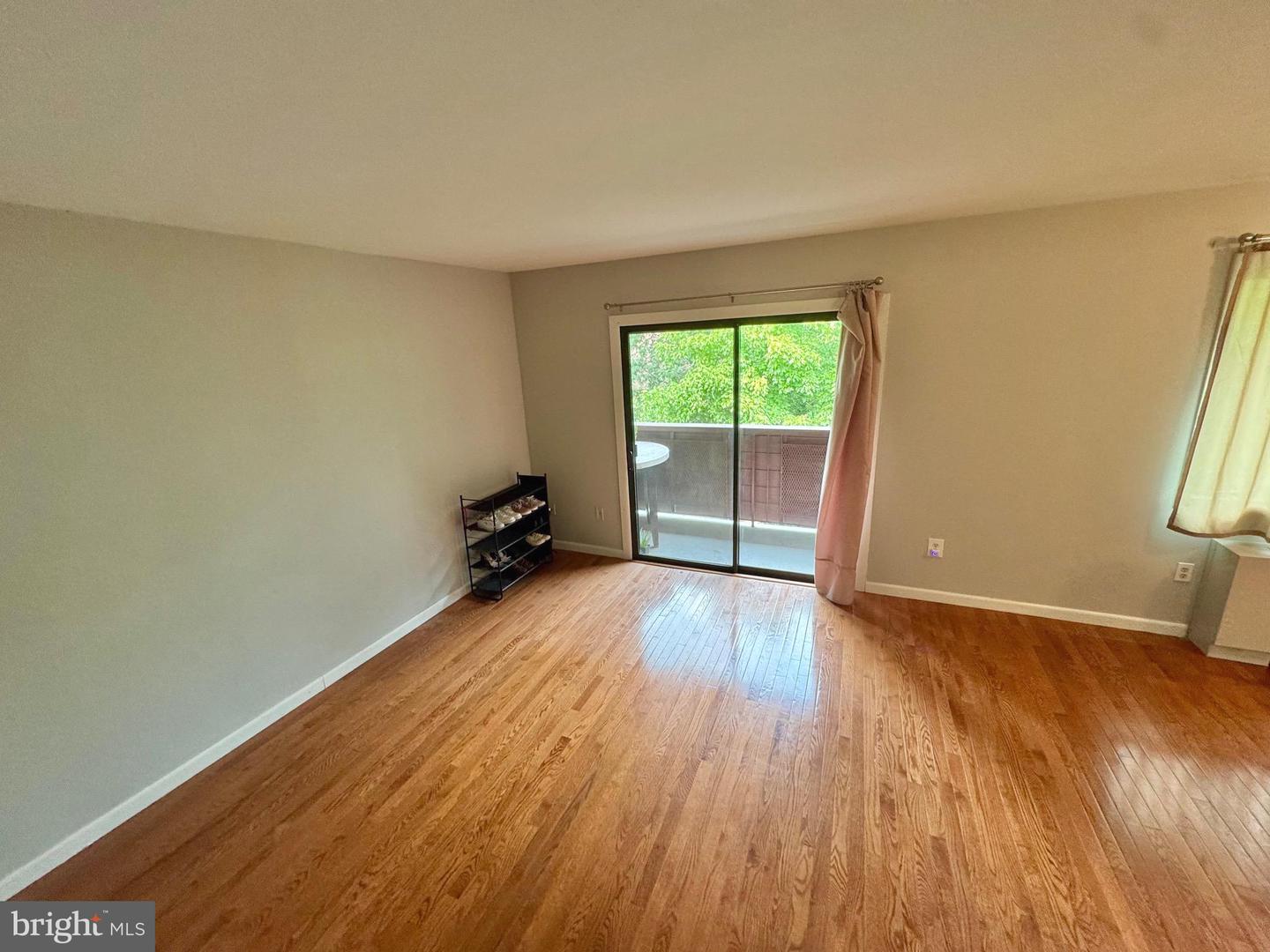 1506 S GEORGE MASON DR #22, ARLINGTON, Virginia 22204, 2 Bedrooms Bedrooms, 6 Rooms Rooms,1 BathroomBathrooms,Residential,For sale,1506 S GEORGE MASON DR #22,VAAR2059022 MLS # VAAR2059022