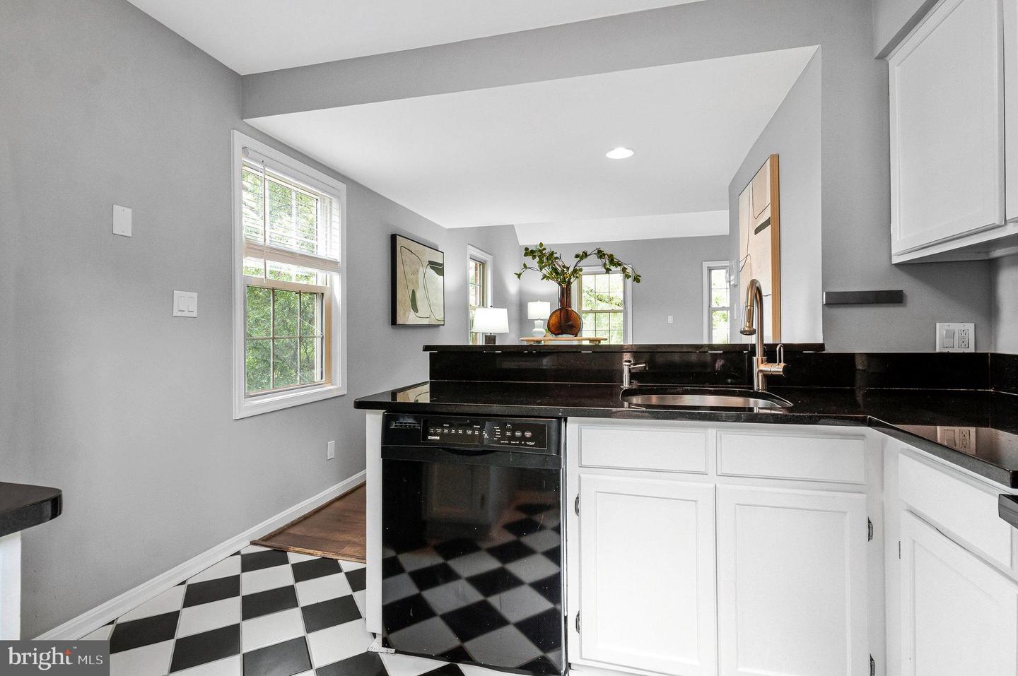 1307 E ABINGDON DR #4, ALEXANDRIA, Virginia 22314, 1 Bedroom Bedrooms, ,1 BathroomBathrooms,Residential,For sale,1307 E ABINGDON DR #4,VAAX2046858 MLS # VAAX2046858