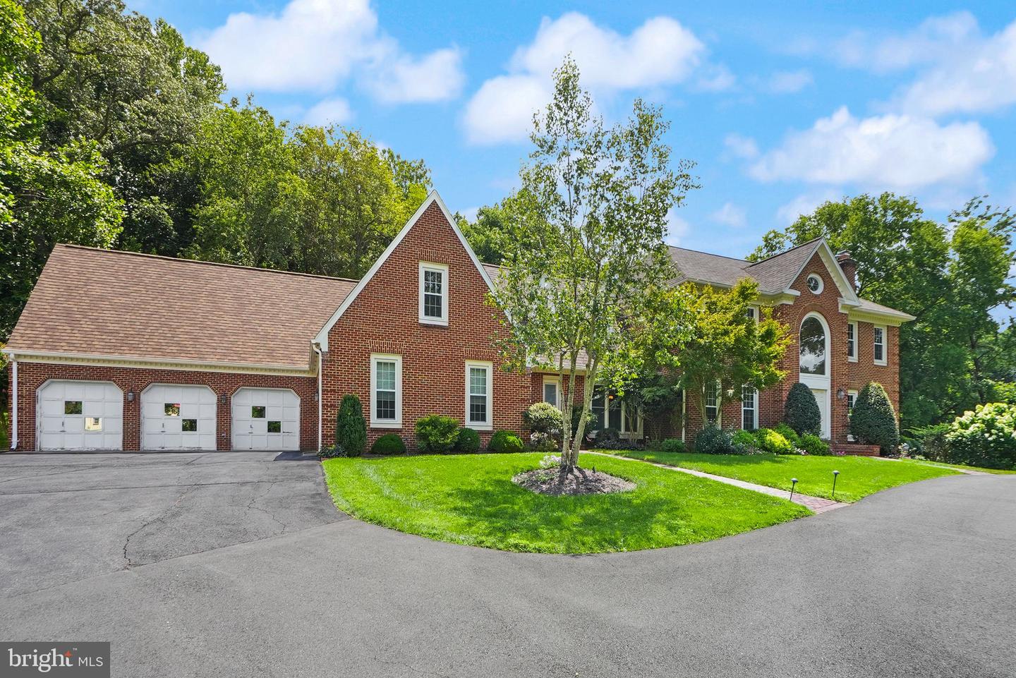 5695 ROBEYS MEADOW LN, FAIRFAX, Virginia 22030, 4 Bedrooms Bedrooms, ,6 BathroomsBathrooms,Residential,For sale,5695 ROBEYS MEADOW LN,VAFX2252464 MLS # VAFX2252464