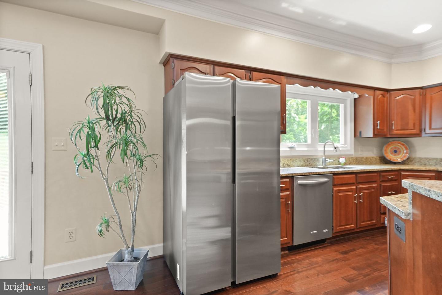 5695 ROBEYS MEADOW LN, FAIRFAX, Virginia 22030, 4 Bedrooms Bedrooms, ,6 BathroomsBathrooms,Residential,For sale,5695 ROBEYS MEADOW LN,VAFX2252464 MLS # VAFX2252464