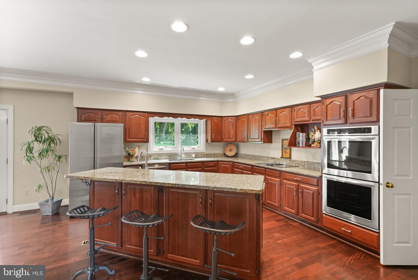 5695 ROBEYS MEADOW LN, FAIRFAX, Virginia 22030, 4 Bedrooms Bedrooms, ,6 BathroomsBathrooms,Residential,For sale,5695 ROBEYS MEADOW LN,VAFX2252464 MLS # VAFX2252464