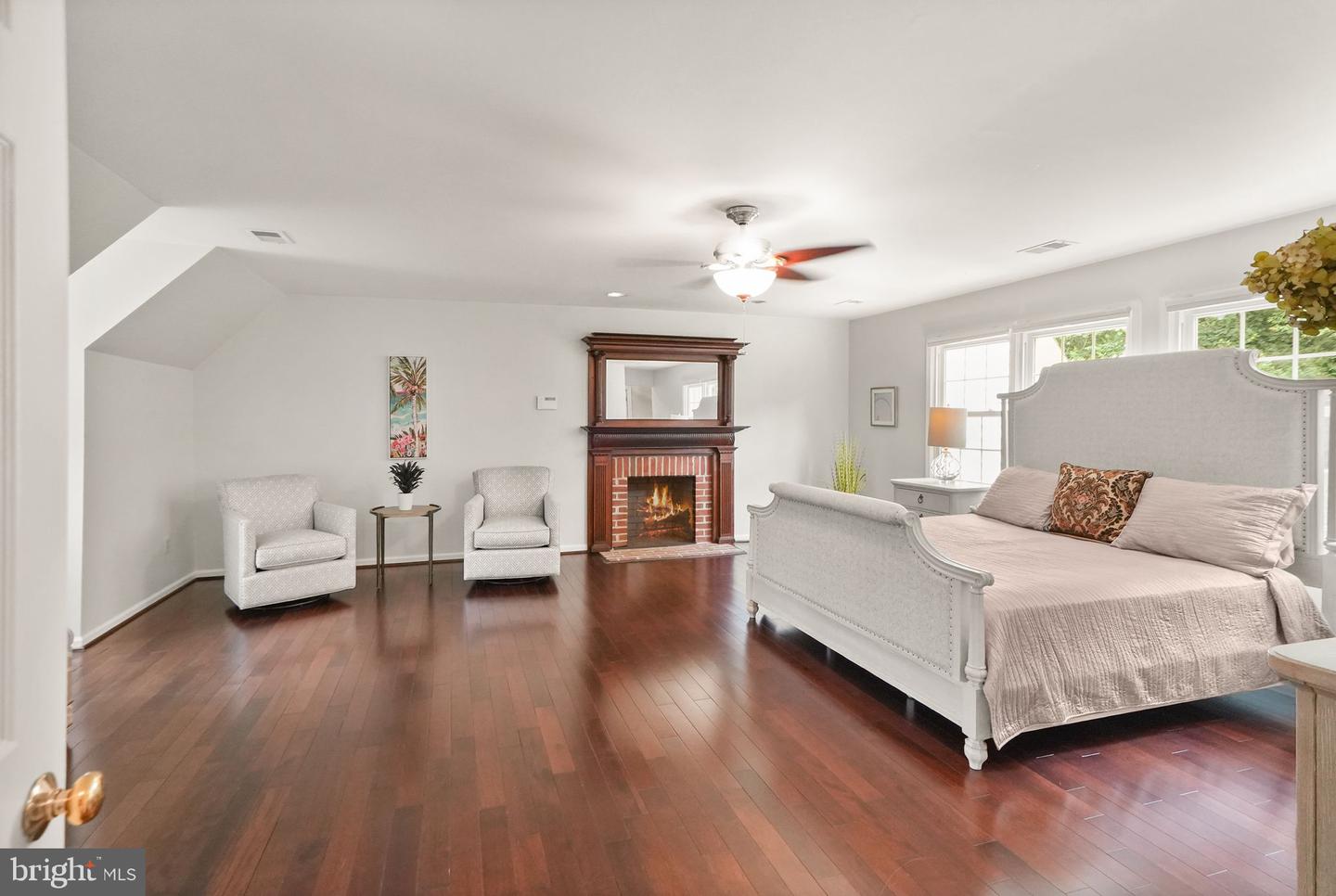 5695 ROBEYS MEADOW LN, FAIRFAX, Virginia 22030, 4 Bedrooms Bedrooms, ,6 BathroomsBathrooms,Residential,For sale,5695 ROBEYS MEADOW LN,VAFX2252464 MLS # VAFX2252464