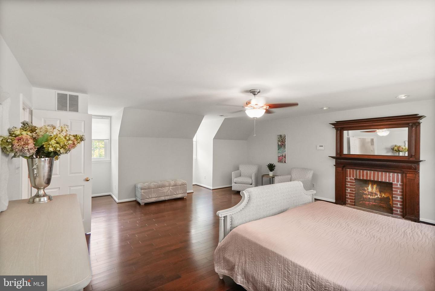 5695 ROBEYS MEADOW LN, FAIRFAX, Virginia 22030, 4 Bedrooms Bedrooms, ,6 BathroomsBathrooms,Residential,For sale,5695 ROBEYS MEADOW LN,VAFX2252464 MLS # VAFX2252464