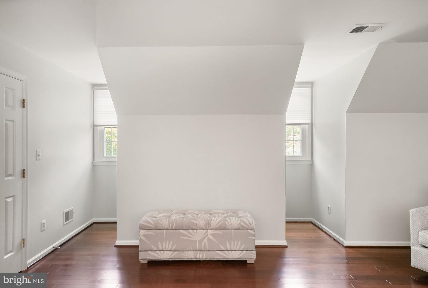 5695 ROBEYS MEADOW LN, FAIRFAX, Virginia 22030, 4 Bedrooms Bedrooms, ,6 BathroomsBathrooms,Residential,For sale,5695 ROBEYS MEADOW LN,VAFX2252464 MLS # VAFX2252464