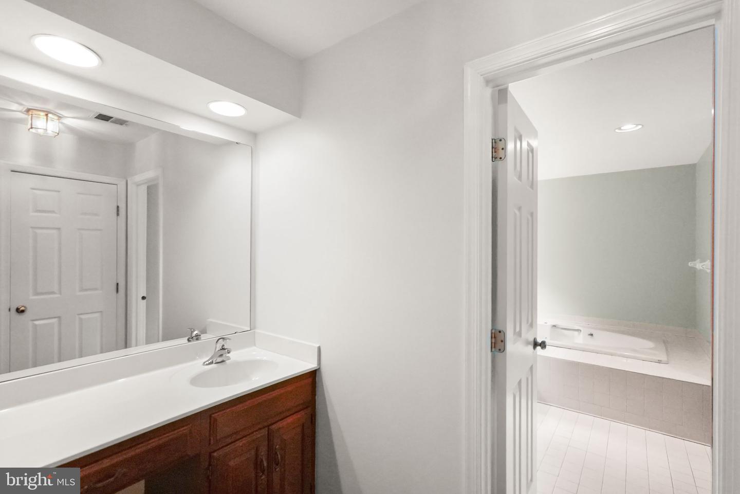 5695 ROBEYS MEADOW LN, FAIRFAX, Virginia 22030, 4 Bedrooms Bedrooms, ,6 BathroomsBathrooms,Residential,For sale,5695 ROBEYS MEADOW LN,VAFX2252464 MLS # VAFX2252464