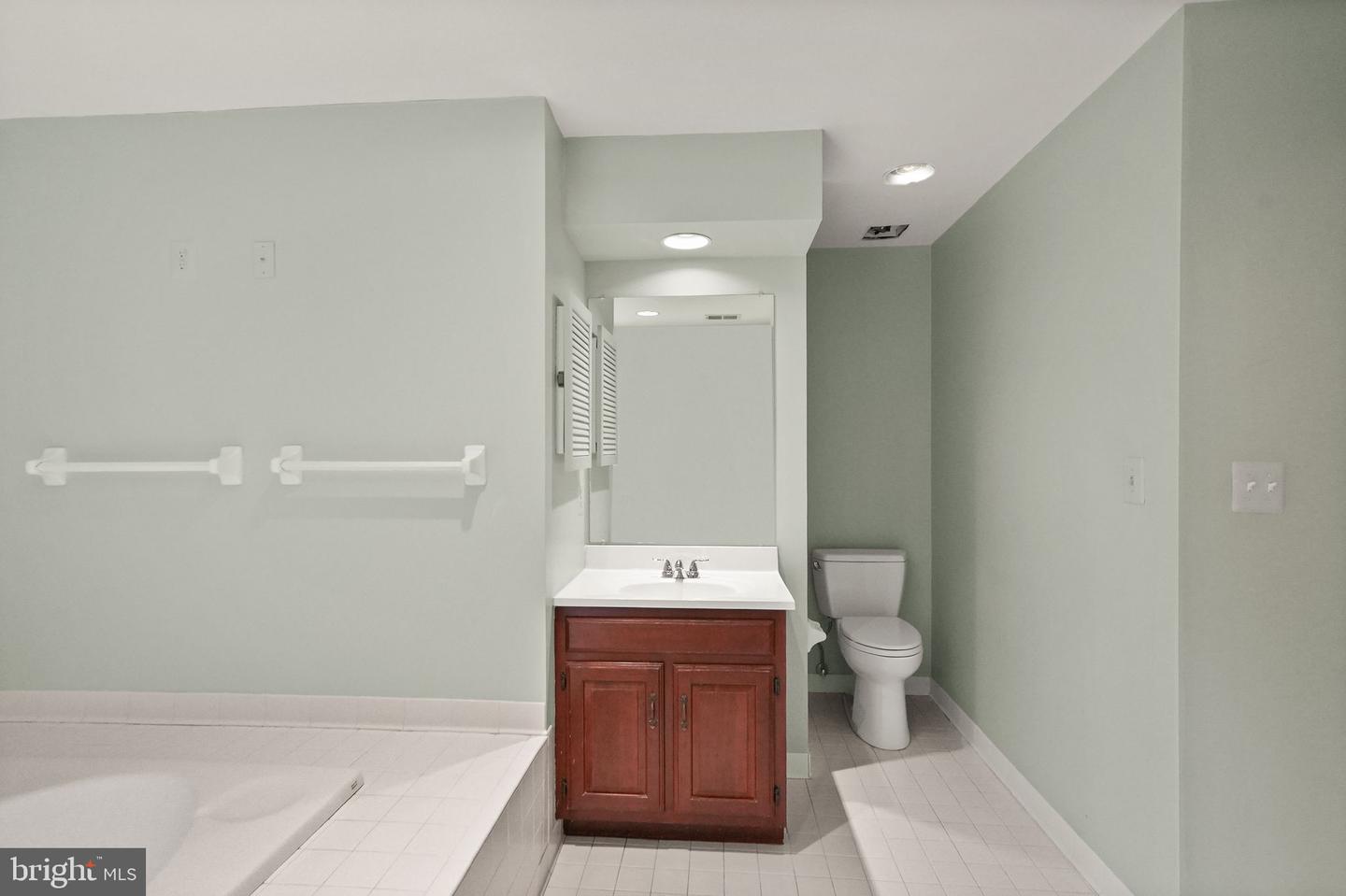 5695 ROBEYS MEADOW LN, FAIRFAX, Virginia 22030, 4 Bedrooms Bedrooms, ,6 BathroomsBathrooms,Residential,For sale,5695 ROBEYS MEADOW LN,VAFX2252464 MLS # VAFX2252464