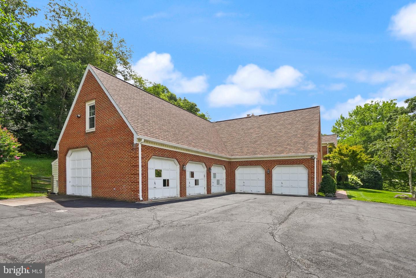 5695 ROBEYS MEADOW LN, FAIRFAX, Virginia 22030, 4 Bedrooms Bedrooms, ,6 BathroomsBathrooms,Residential,For sale,5695 ROBEYS MEADOW LN,VAFX2252464 MLS # VAFX2252464