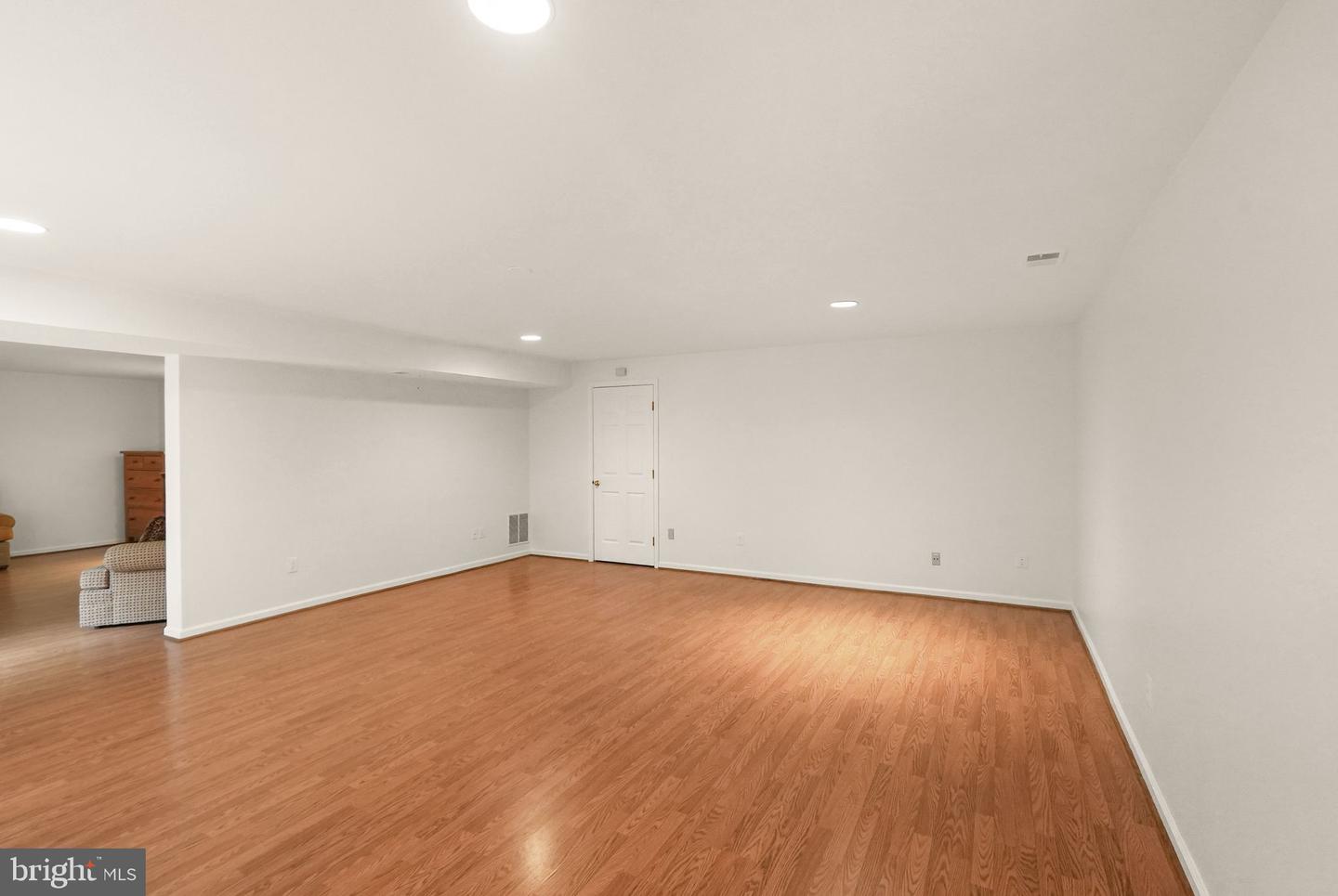5695 ROBEYS MEADOW LN, FAIRFAX, Virginia 22030, 4 Bedrooms Bedrooms, ,6 BathroomsBathrooms,Residential,For sale,5695 ROBEYS MEADOW LN,VAFX2252464 MLS # VAFX2252464