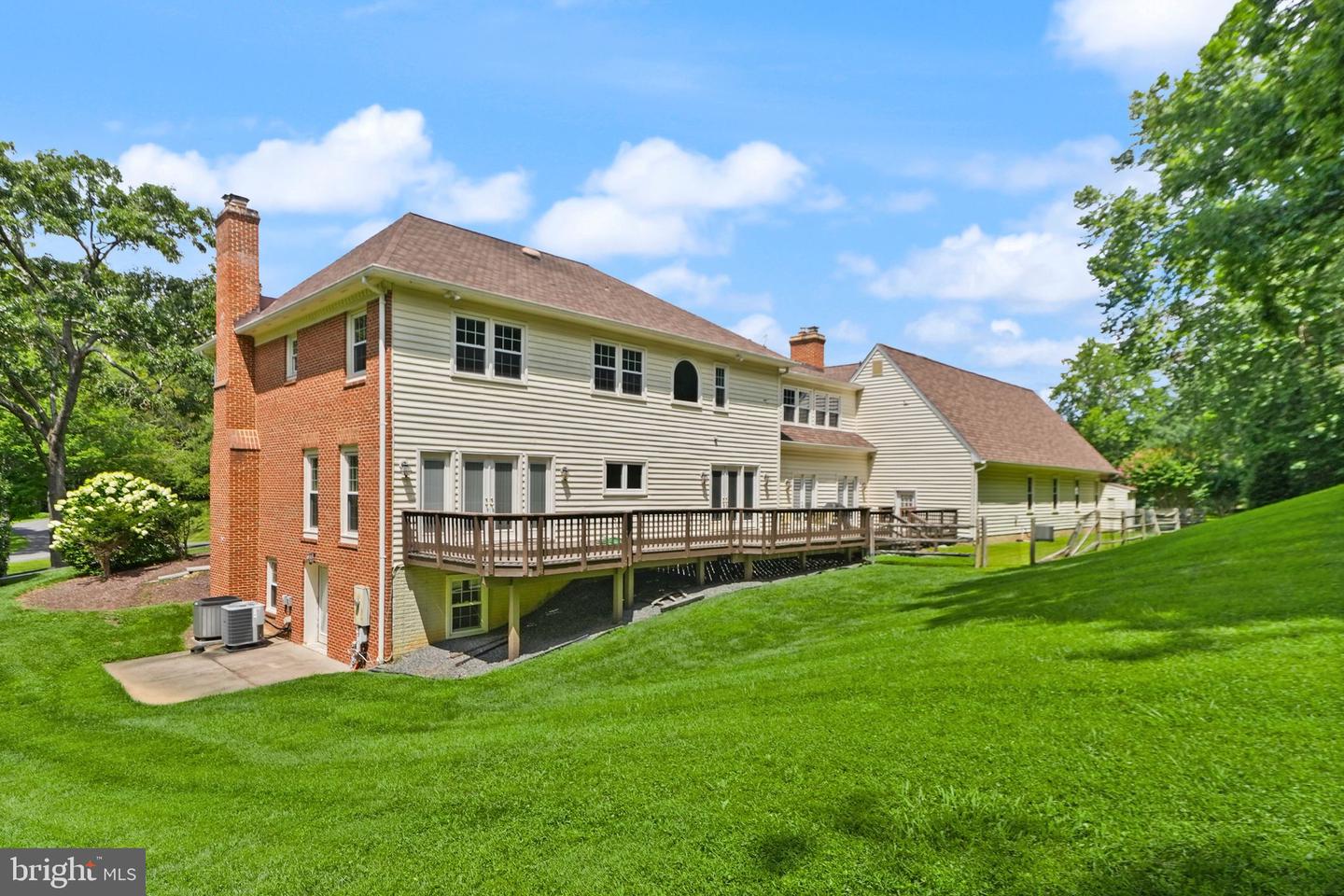 5695 ROBEYS MEADOW LN, FAIRFAX, Virginia 22030, 4 Bedrooms Bedrooms, ,6 BathroomsBathrooms,Residential,For sale,5695 ROBEYS MEADOW LN,VAFX2252464 MLS # VAFX2252464