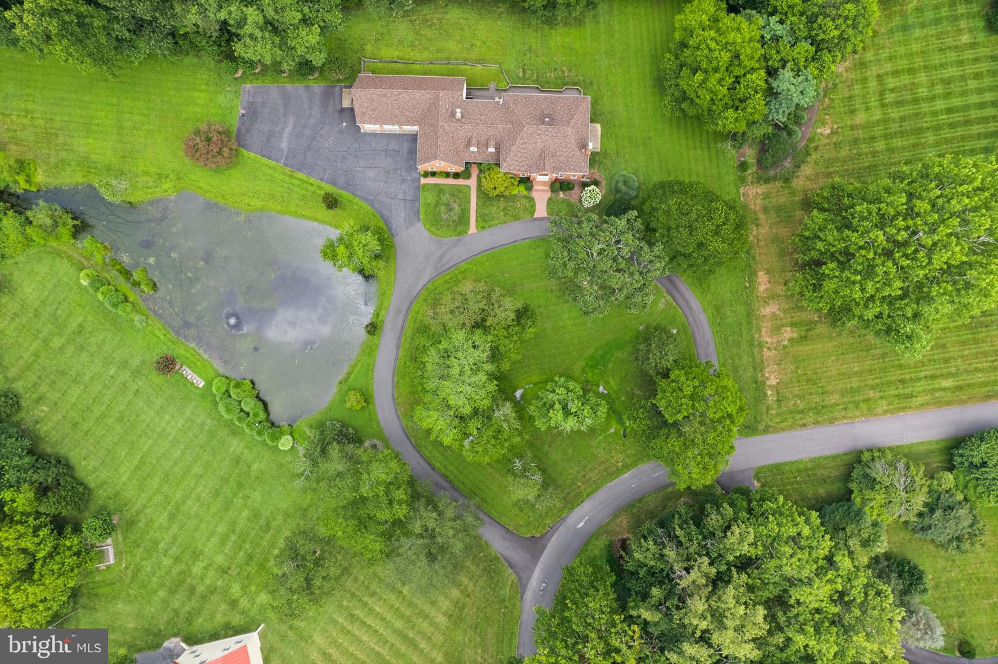 5695 ROBEYS MEADOW LN, FAIRFAX, Virginia 22030, 4 Bedrooms Bedrooms, ,6 BathroomsBathrooms,Residential,For sale,5695 ROBEYS MEADOW LN,VAFX2252464 MLS # VAFX2252464