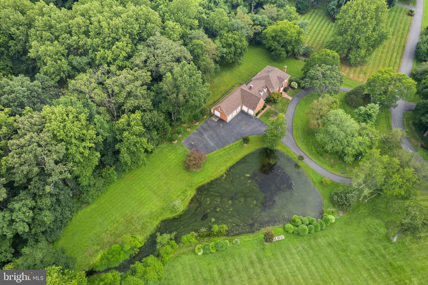 5695 ROBEYS MEADOW LN, FAIRFAX, Virginia 22030, 4 Bedrooms Bedrooms, ,6 BathroomsBathrooms,Residential,For sale,5695 ROBEYS MEADOW LN,VAFX2252464 MLS # VAFX2252464