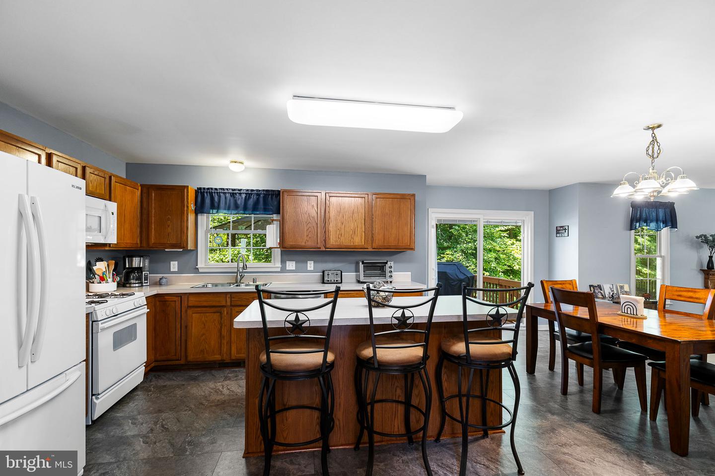9610 HICKORY HILL DR, FREDERICKSBURG, Virginia 22408, 5 Bedrooms Bedrooms, ,3 BathroomsBathrooms,Residential,For sale,9610 HICKORY HILL DR,VASP2034374 MLS # VASP2034374