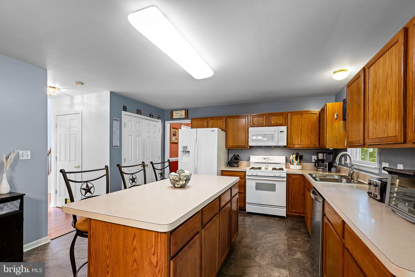 9610 HICKORY HILL DR, FREDERICKSBURG, Virginia 22408, 5 Bedrooms Bedrooms, ,3 BathroomsBathrooms,Residential,For sale,9610 HICKORY HILL DR,VASP2034374 MLS # VASP2034374