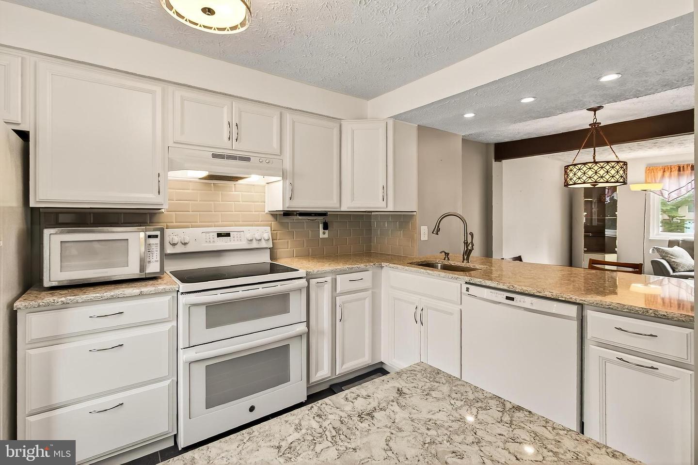 8353 BARK TREE CT, SPRINGFIELD, Virginia 22153, 2 Bedrooms Bedrooms, ,2 BathroomsBathrooms,Residential,For sale,8353 BARK TREE CT,VAFX2255652 MLS # VAFX2255652