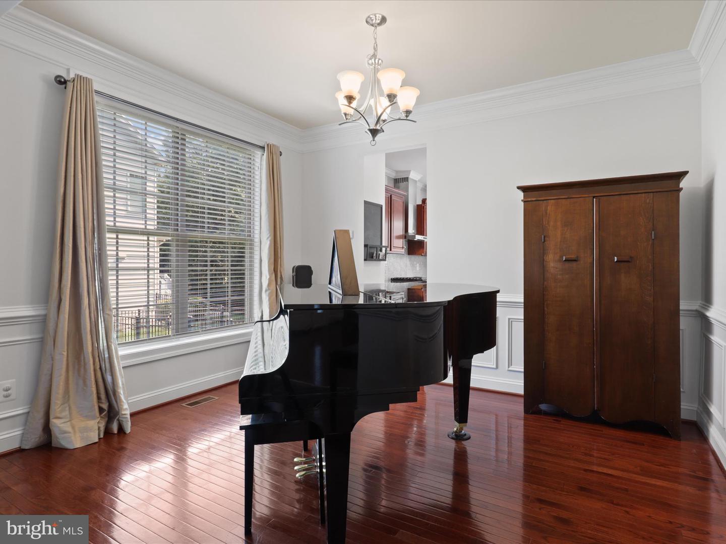 6835 NOYES AVE, HAYMARKET, Virginia 20169, 4 Bedrooms Bedrooms, ,2 BathroomsBathrooms,Residential,For sale,6835 NOYES AVE,VAPW2099308 MLS # VAPW2099308
