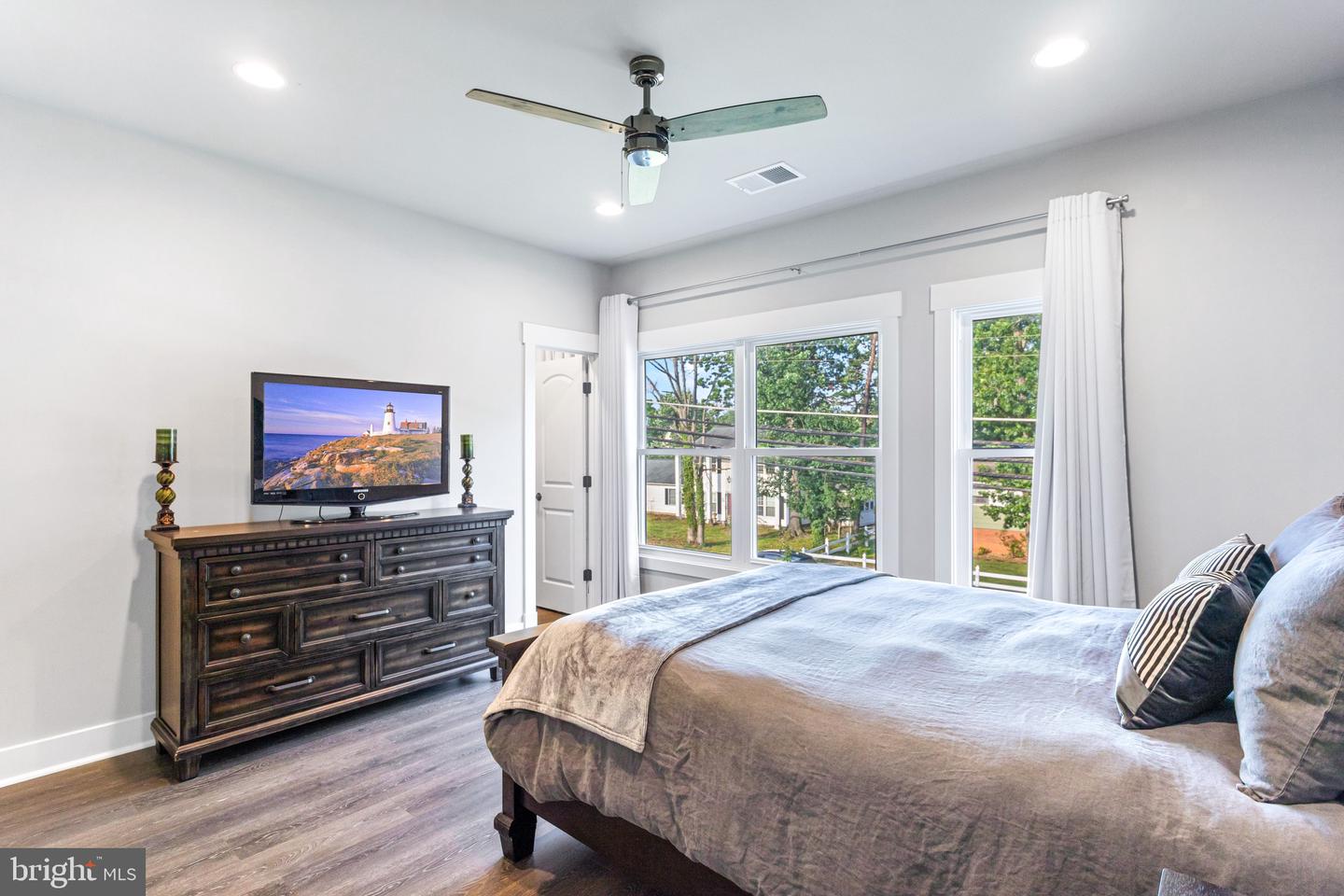 4876 CHEROKEE AVE, ALEXANDRIA, Virginia 22312, 5 Bedrooms Bedrooms, ,4 BathroomsBathrooms,Residential,For sale,4876 CHEROKEE AVE,VAFX2255740 MLS # VAFX2255740
