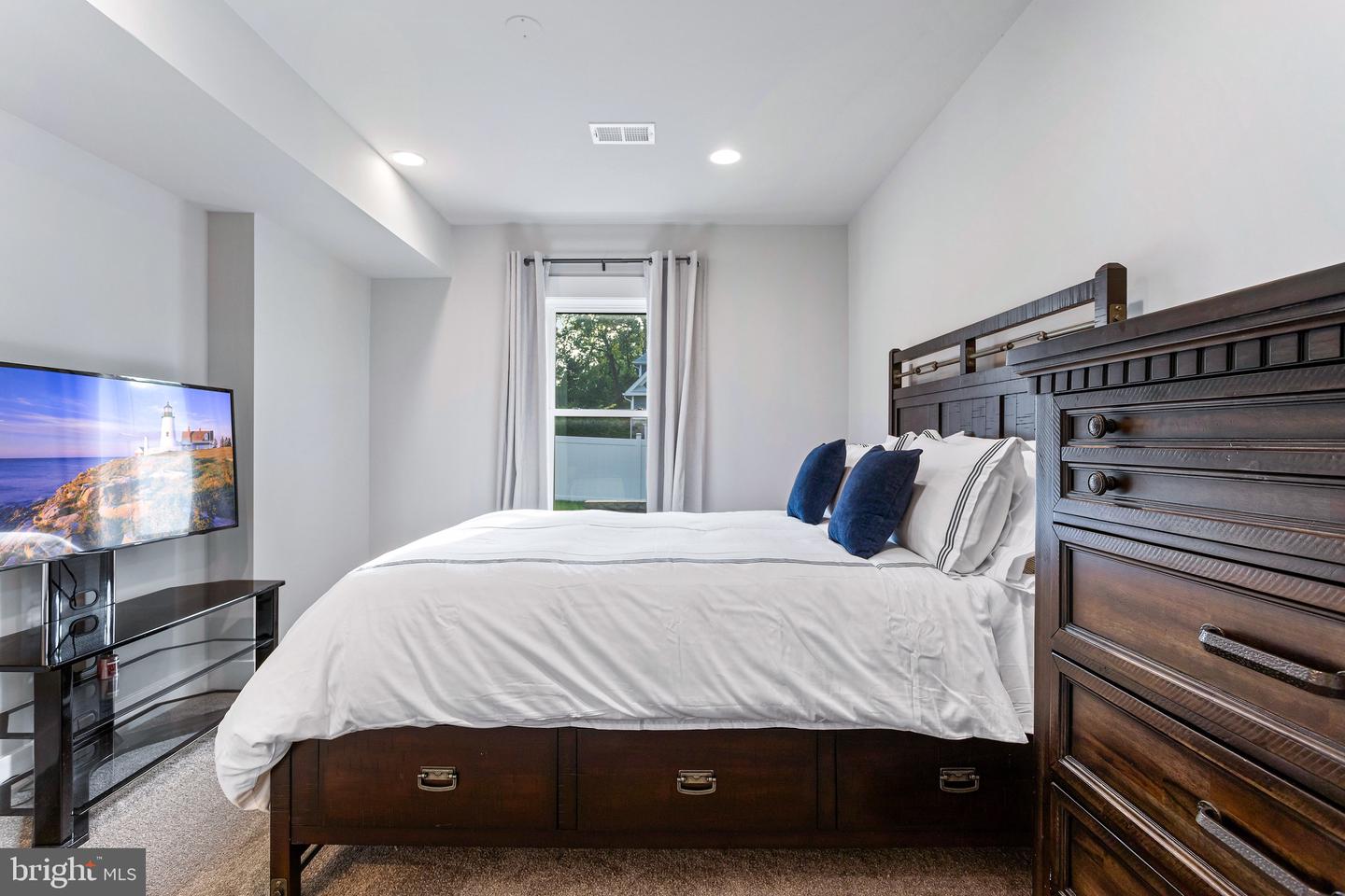 4876 CHEROKEE AVE, ALEXANDRIA, Virginia 22312, 5 Bedrooms Bedrooms, ,4 BathroomsBathrooms,Residential,For sale,4876 CHEROKEE AVE,VAFX2255740 MLS # VAFX2255740