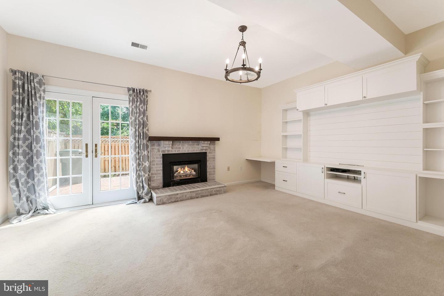 2713 FRANKLIN CT, ALEXANDRIA, Virginia 22302, 3 Bedrooms Bedrooms, ,3 BathroomsBathrooms,Residential,For sale,2713 FRANKLIN CT,VAAX2047590 MLS # VAAX2047590