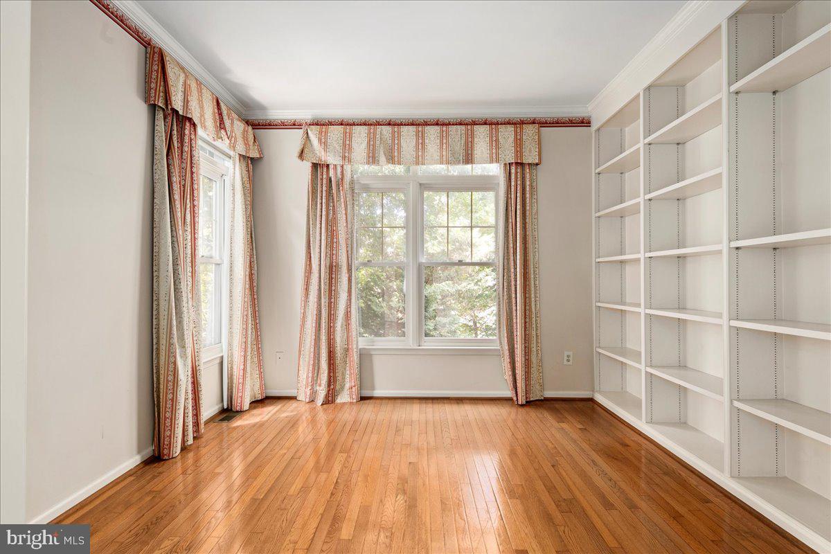 2906 STRATHAVEN PL, VIENNA, Virginia 22181, 5 Bedrooms Bedrooms, ,4 BathroomsBathrooms,Residential,For sale,2906 STRATHAVEN PL,VAFX2256302 MLS # VAFX2256302