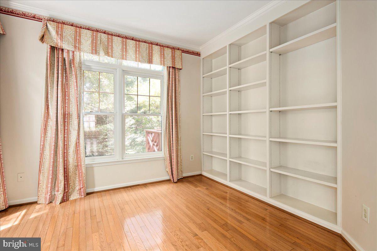 2906 STRATHAVEN PL, VIENNA, Virginia 22181, 5 Bedrooms Bedrooms, ,4 BathroomsBathrooms,Residential,For sale,2906 STRATHAVEN PL,VAFX2256302 MLS # VAFX2256302