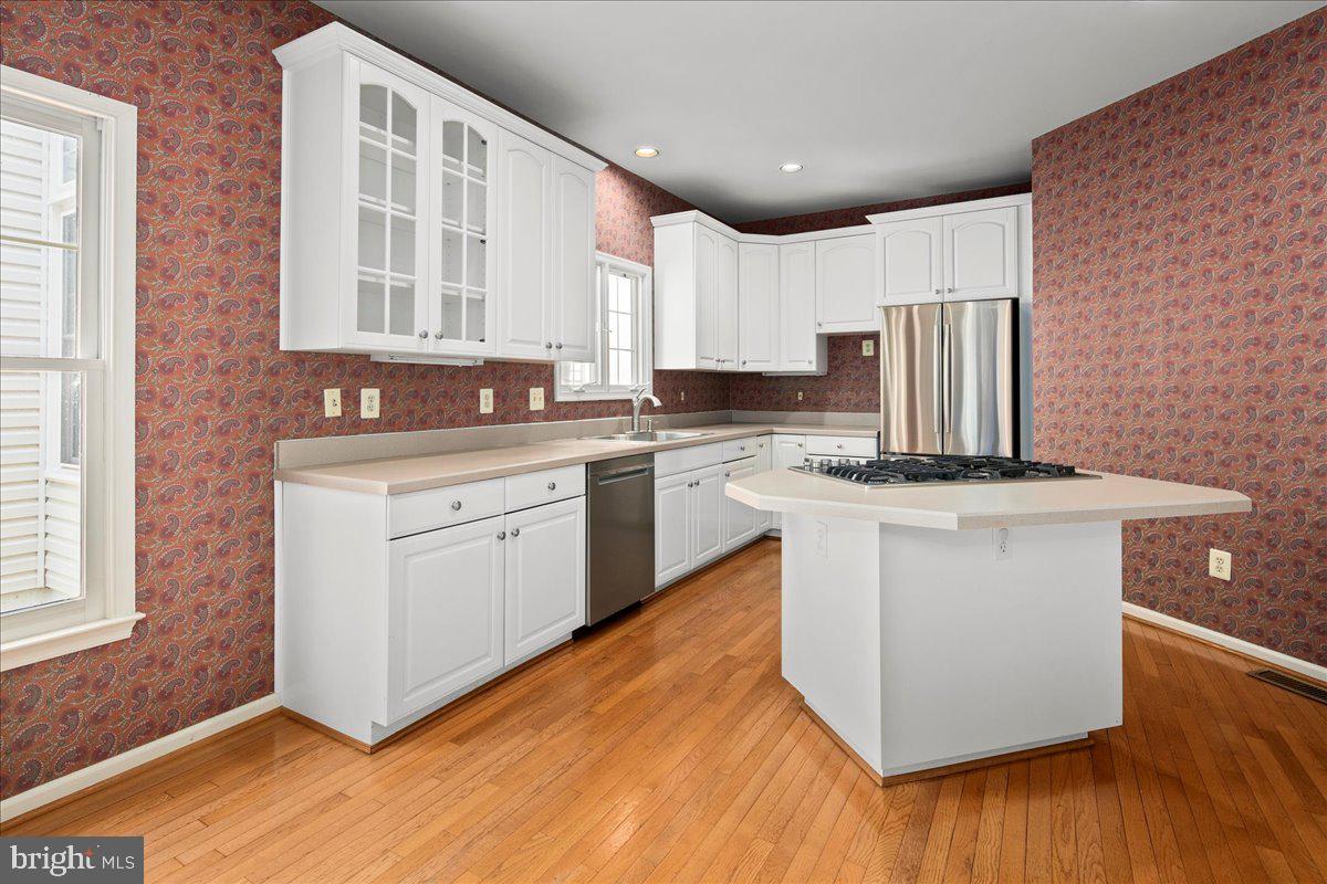 2906 STRATHAVEN PL, VIENNA, Virginia 22181, 5 Bedrooms Bedrooms, ,4 BathroomsBathrooms,Residential,For sale,2906 STRATHAVEN PL,VAFX2256302 MLS # VAFX2256302