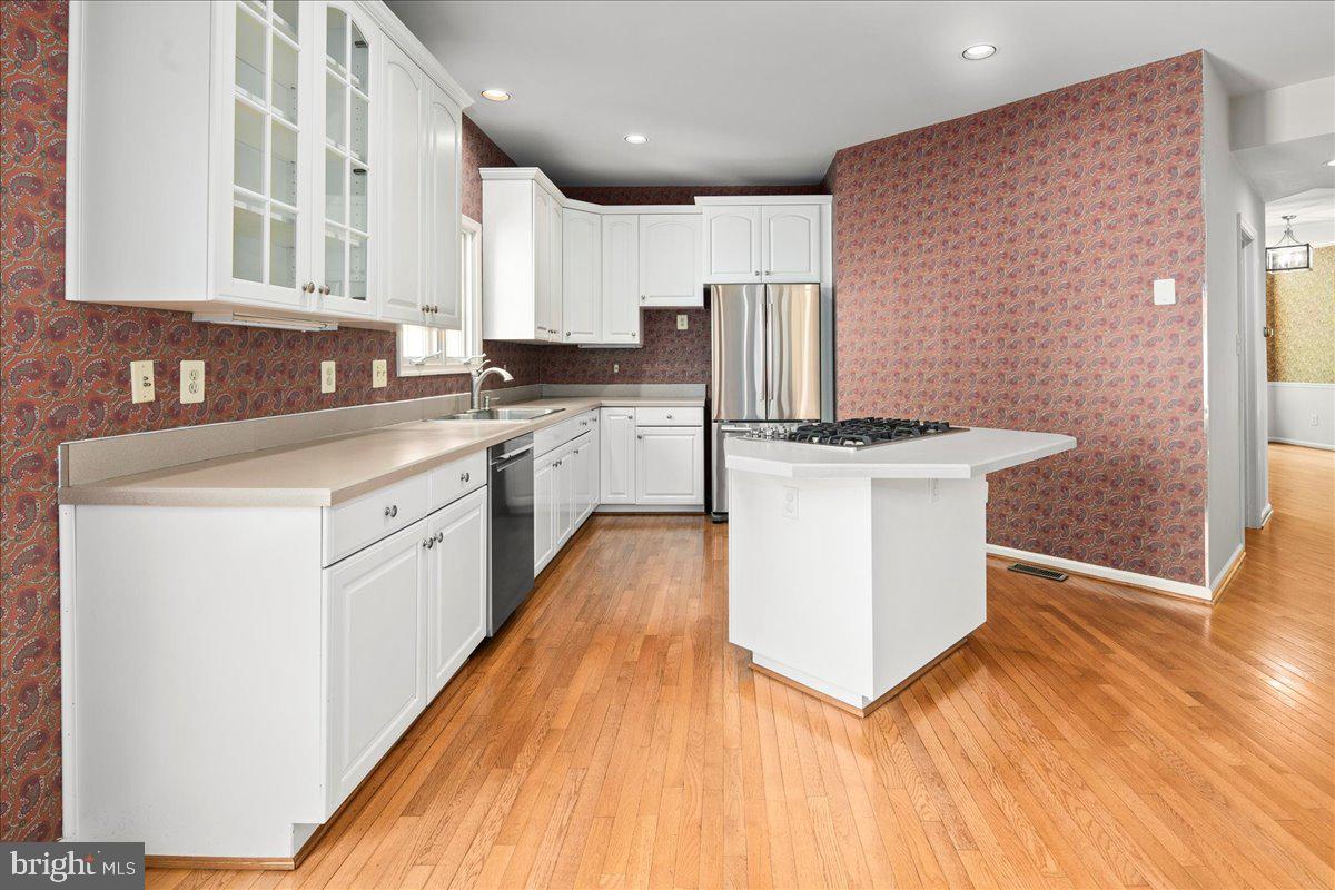 2906 STRATHAVEN PL, VIENNA, Virginia 22181, 5 Bedrooms Bedrooms, ,4 BathroomsBathrooms,Residential,For sale,2906 STRATHAVEN PL,VAFX2256302 MLS # VAFX2256302