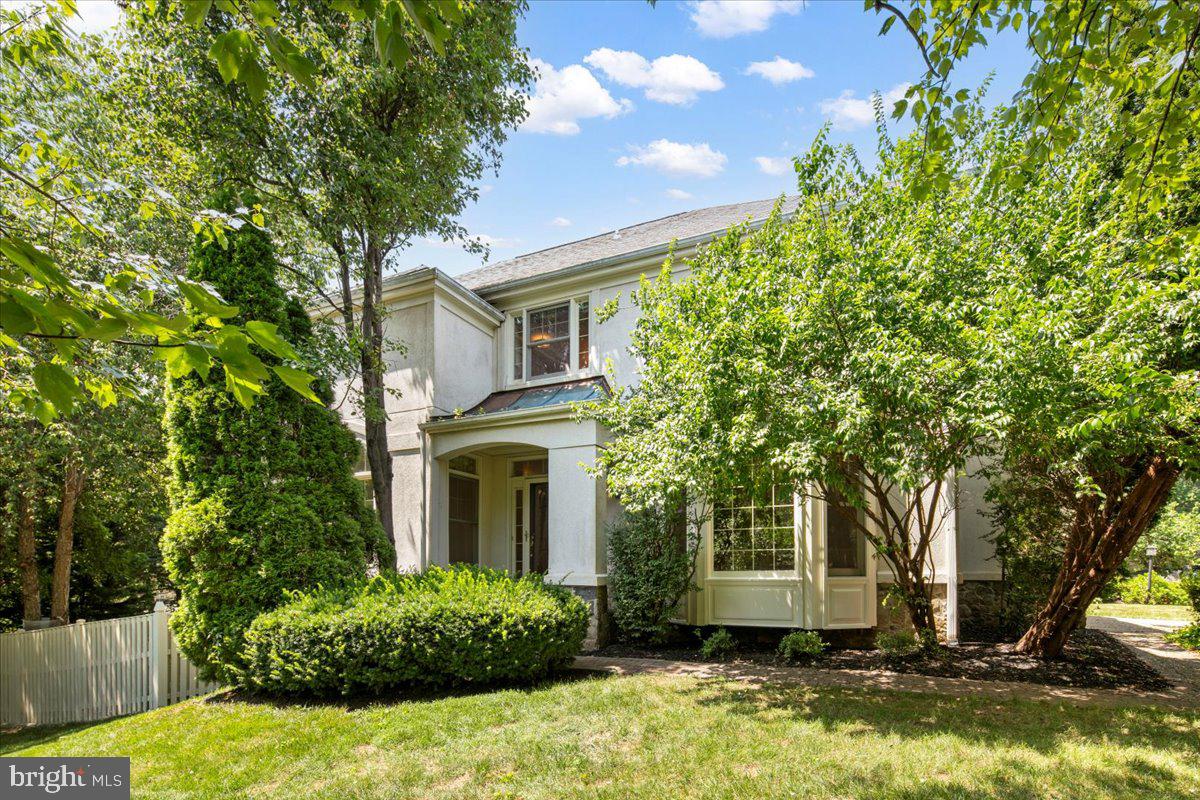 2906 STRATHAVEN PL, VIENNA, Virginia 22181, 5 Bedrooms Bedrooms, ,4 BathroomsBathrooms,Residential,For sale,2906 STRATHAVEN PL,VAFX2256302 MLS # VAFX2256302