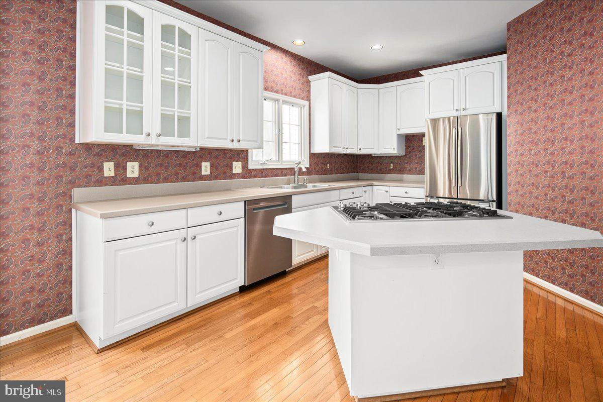 2906 STRATHAVEN PL, VIENNA, Virginia 22181, 5 Bedrooms Bedrooms, ,4 BathroomsBathrooms,Residential,For sale,2906 STRATHAVEN PL,VAFX2256302 MLS # VAFX2256302