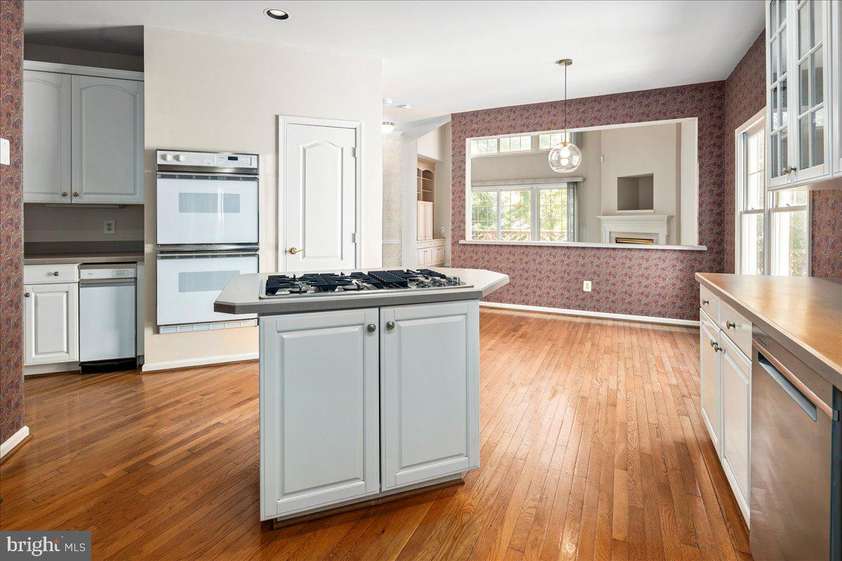 2906 STRATHAVEN PL, VIENNA, Virginia 22181, 5 Bedrooms Bedrooms, ,4 BathroomsBathrooms,Residential,For sale,2906 STRATHAVEN PL,VAFX2256302 MLS # VAFX2256302