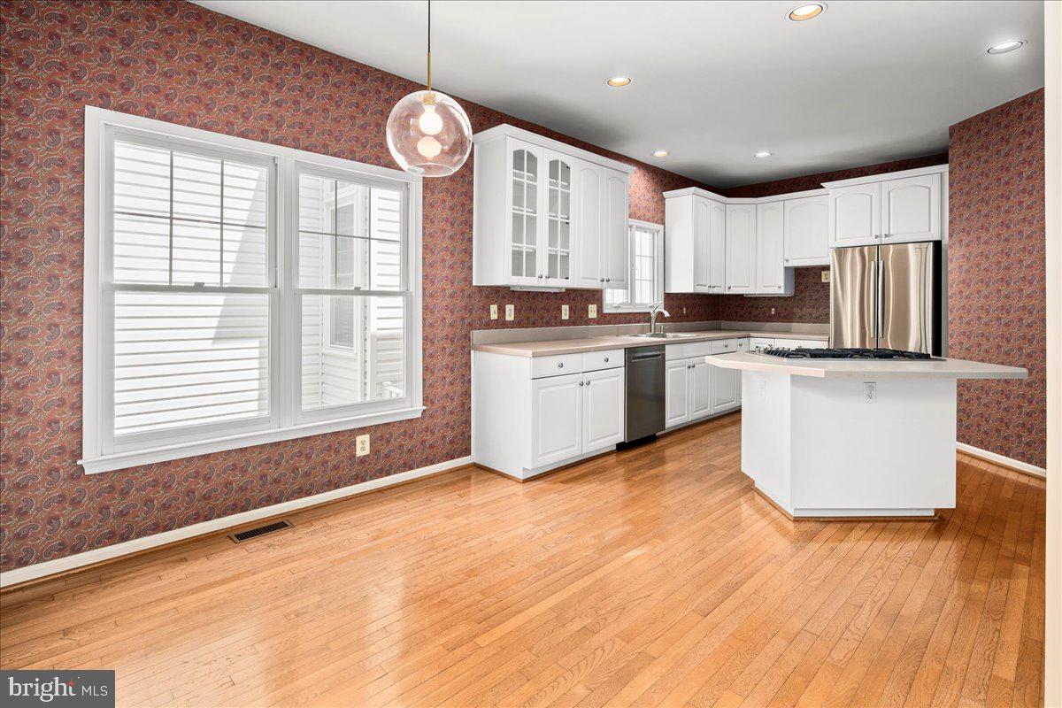 2906 STRATHAVEN PL, VIENNA, Virginia 22181, 5 Bedrooms Bedrooms, ,4 BathroomsBathrooms,Residential,For sale,2906 STRATHAVEN PL,VAFX2256302 MLS # VAFX2256302