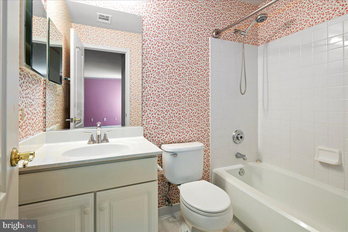 2906 STRATHAVEN PL, VIENNA, Virginia 22181, 5 Bedrooms Bedrooms, ,4 BathroomsBathrooms,Residential,For sale,2906 STRATHAVEN PL,VAFX2256302 MLS # VAFX2256302