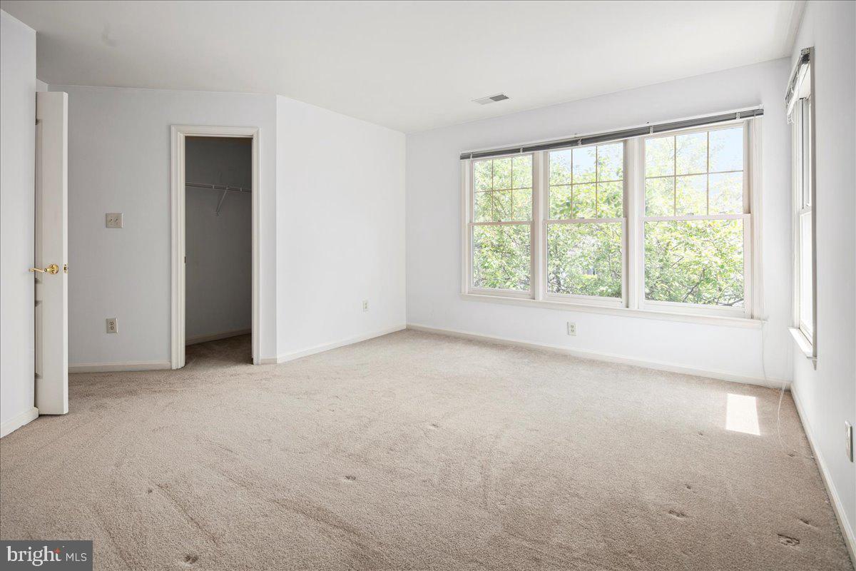 2906 STRATHAVEN PL, VIENNA, Virginia 22181, 5 Bedrooms Bedrooms, ,4 BathroomsBathrooms,Residential,For sale,2906 STRATHAVEN PL,VAFX2256302 MLS # VAFX2256302