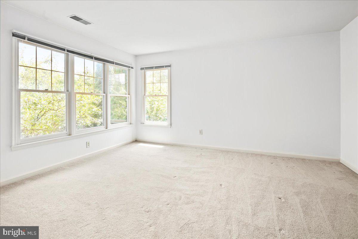 2906 STRATHAVEN PL, VIENNA, Virginia 22181, 5 Bedrooms Bedrooms, ,4 BathroomsBathrooms,Residential,For sale,2906 STRATHAVEN PL,VAFX2256302 MLS # VAFX2256302