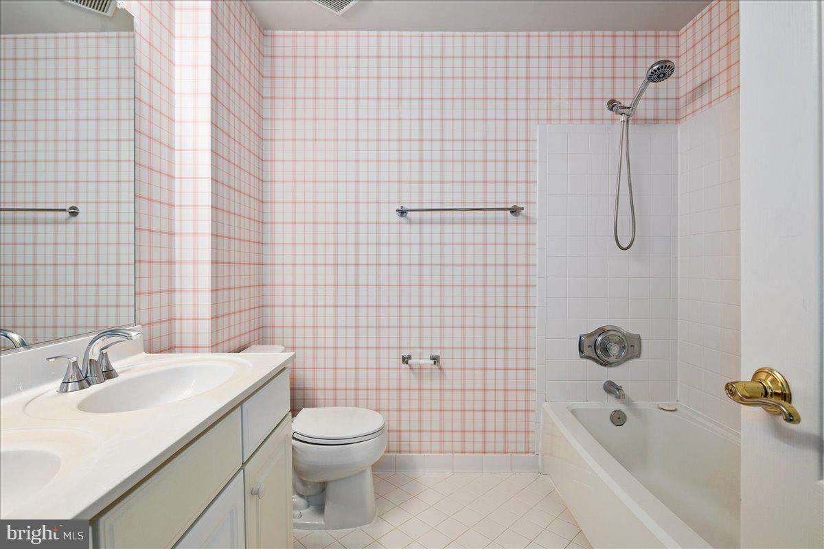 2906 STRATHAVEN PL, VIENNA, Virginia 22181, 5 Bedrooms Bedrooms, ,4 BathroomsBathrooms,Residential,For sale,2906 STRATHAVEN PL,VAFX2256302 MLS # VAFX2256302