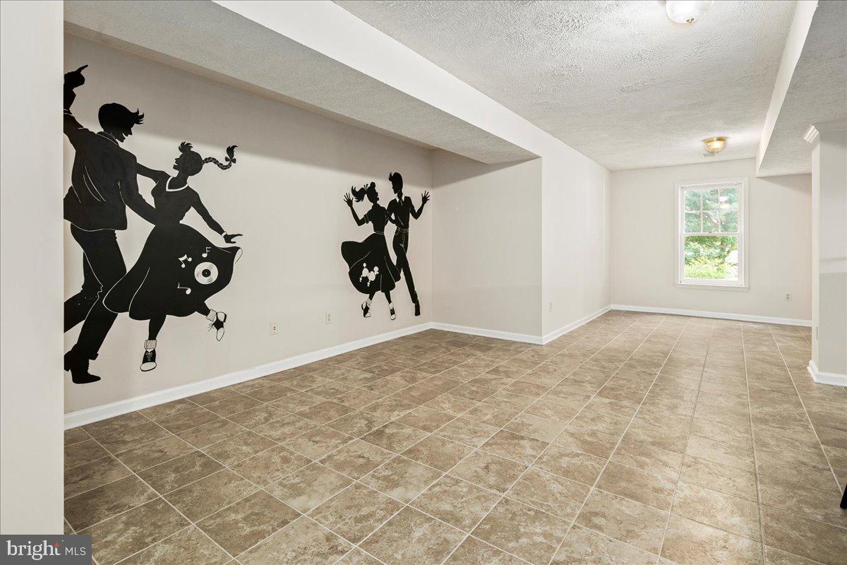 2906 STRATHAVEN PL, VIENNA, Virginia 22181, 5 Bedrooms Bedrooms, ,4 BathroomsBathrooms,Residential,For sale,2906 STRATHAVEN PL,VAFX2256302 MLS # VAFX2256302