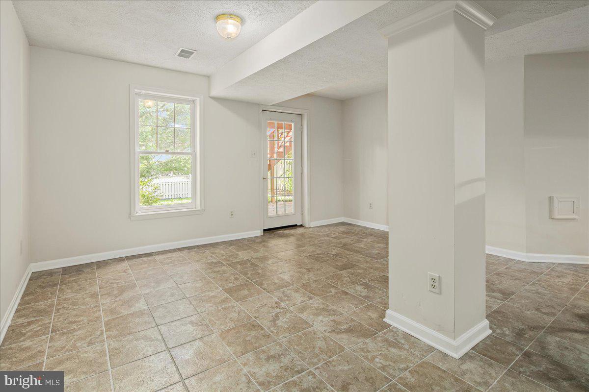 2906 STRATHAVEN PL, VIENNA, Virginia 22181, 5 Bedrooms Bedrooms, ,4 BathroomsBathrooms,Residential,For sale,2906 STRATHAVEN PL,VAFX2256302 MLS # VAFX2256302
