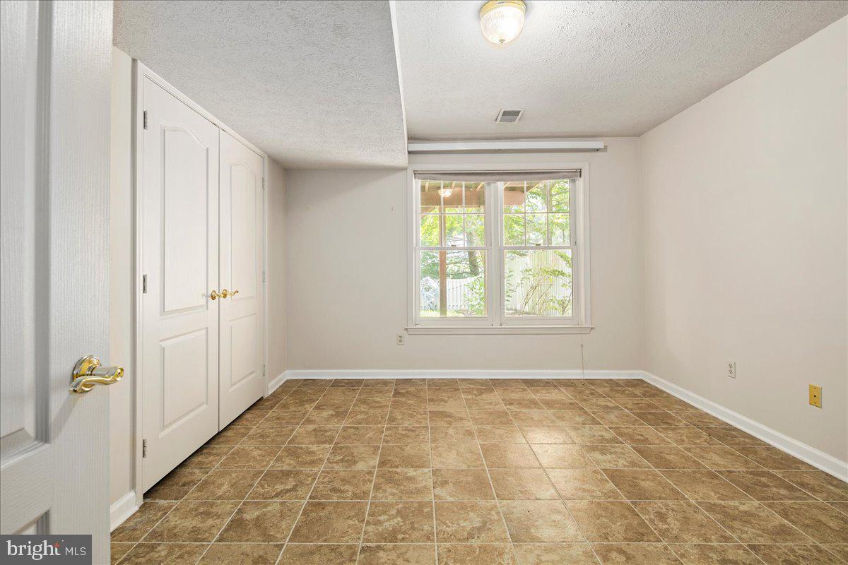 2906 STRATHAVEN PL, VIENNA, Virginia 22181, 5 Bedrooms Bedrooms, ,4 BathroomsBathrooms,Residential,For sale,2906 STRATHAVEN PL,VAFX2256302 MLS # VAFX2256302