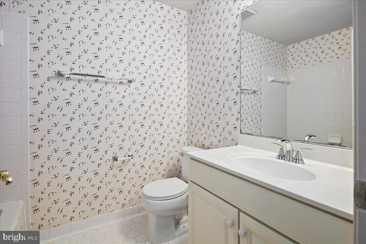 2906 STRATHAVEN PL, VIENNA, Virginia 22181, 5 Bedrooms Bedrooms, ,4 BathroomsBathrooms,Residential,For sale,2906 STRATHAVEN PL,VAFX2256302 MLS # VAFX2256302