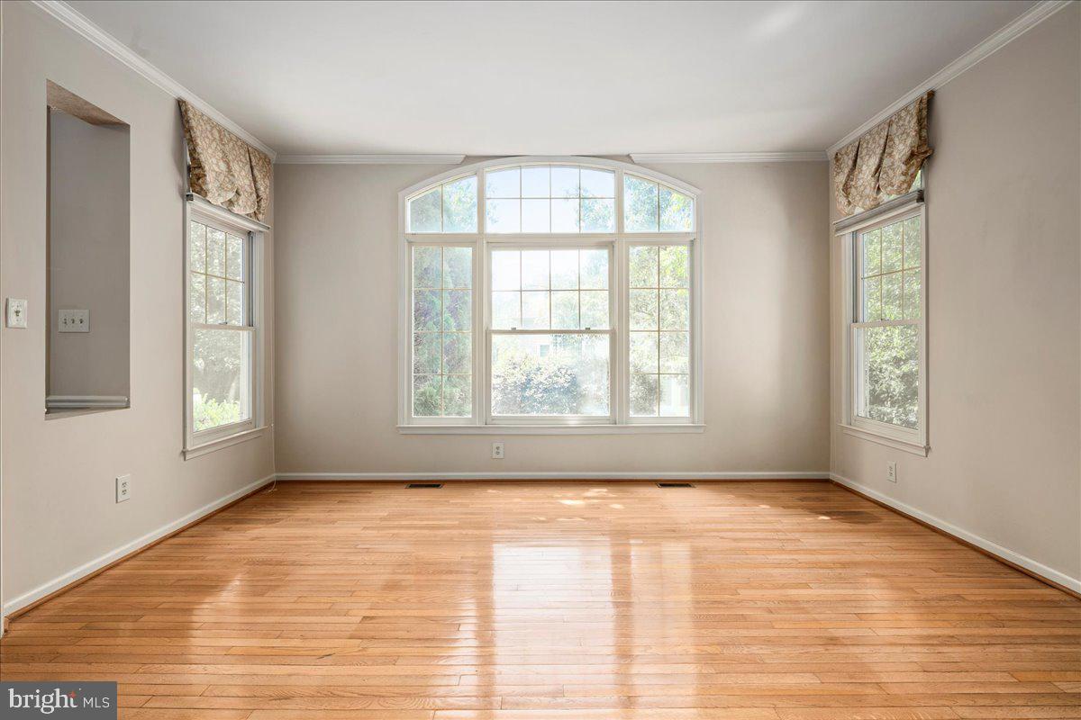 2906 STRATHAVEN PL, VIENNA, Virginia 22181, 5 Bedrooms Bedrooms, ,4 BathroomsBathrooms,Residential,For sale,2906 STRATHAVEN PL,VAFX2256302 MLS # VAFX2256302