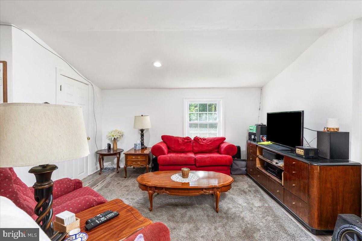 79 BENTONVILLE RD, BENTONVILLE, Virginia 22610, 3 Bedrooms Bedrooms, ,2 BathroomsBathrooms,Residential,For sale,79 BENTONVILLE RD,VAWR2011746 MLS # VAWR2011746